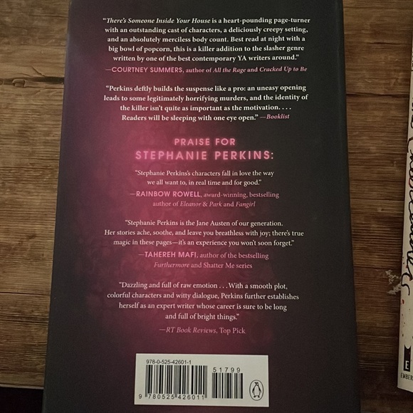 2 horror themed books - Picture 3 of 7